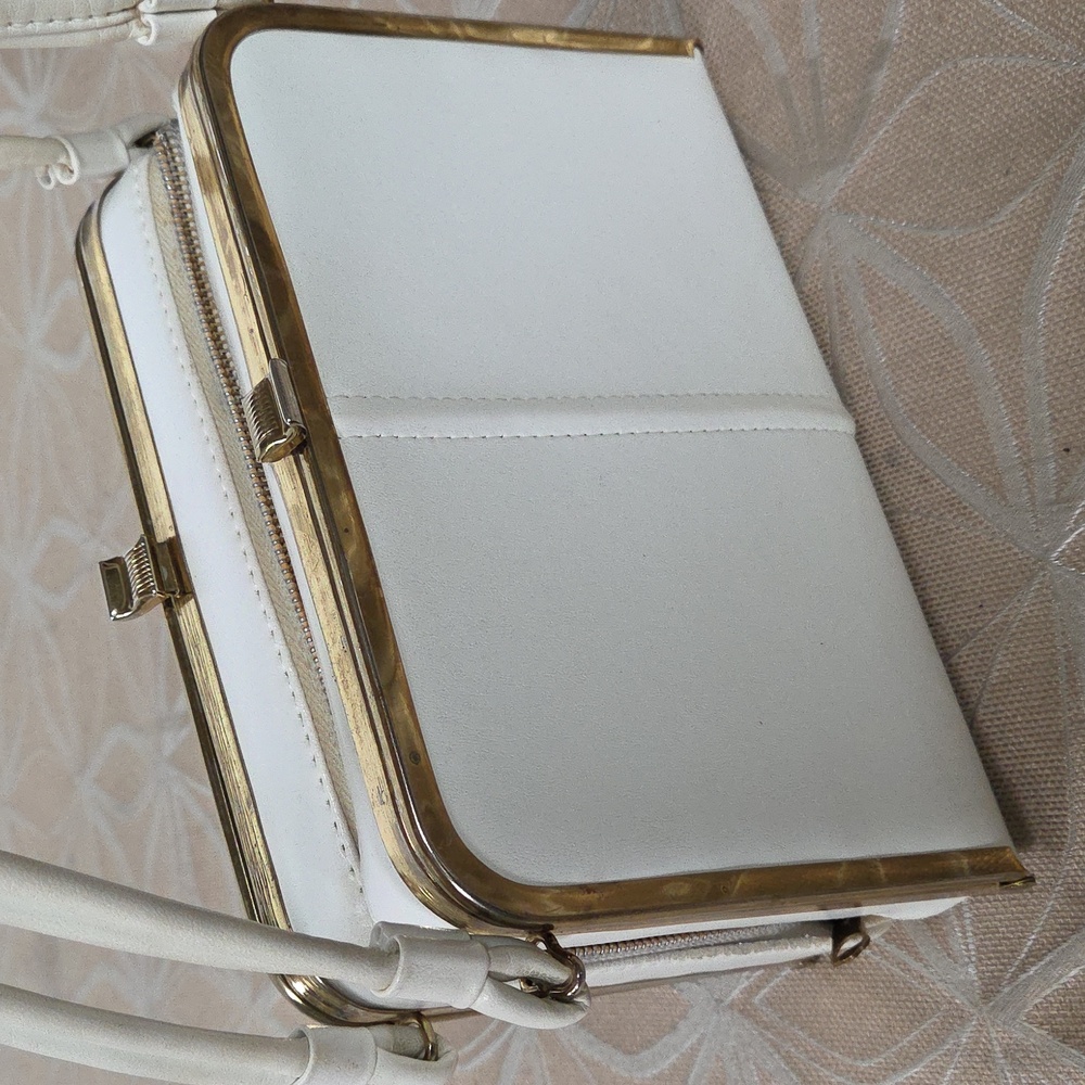 Vintage White Double Kisslock Shoulder Purse!